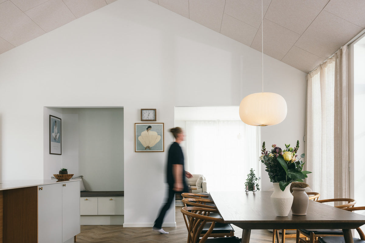Arku akustikpaneler i moderne ny hjem dæmper støj og skaber ro